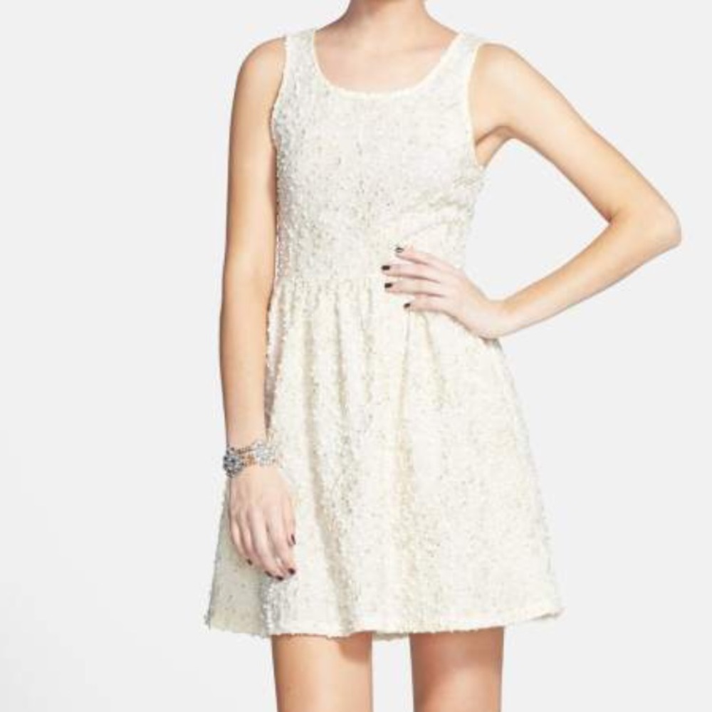 Everly - Ivory & Gold Textured Dress w/ Bow - Picture 7 of 8